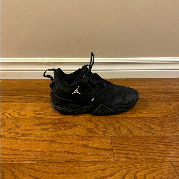 Mens Jordans Shoes - Picture 2 of 5